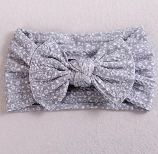 GREY FLOWER CABLE KNIT HEADBAND